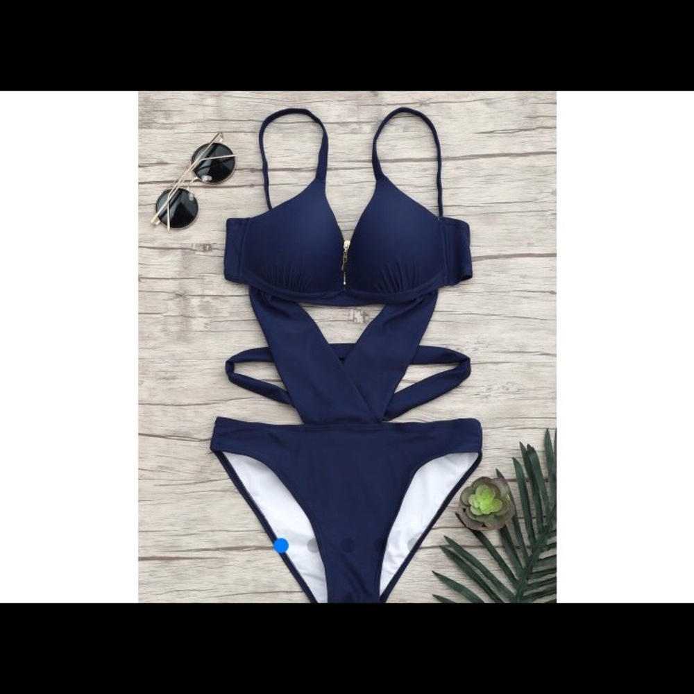 NWT Woman’s navy tankini swim suit size Medium